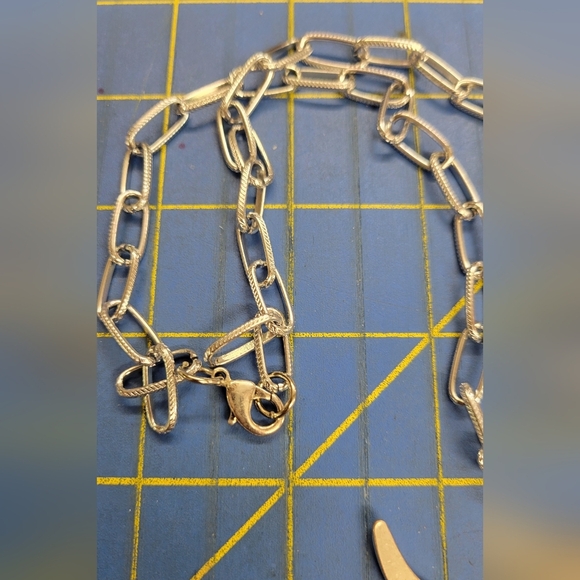 Western Cow Skull w Faux Turquoise Stone 2" x 3" Silver Tone 22" - Picture 3 of 4